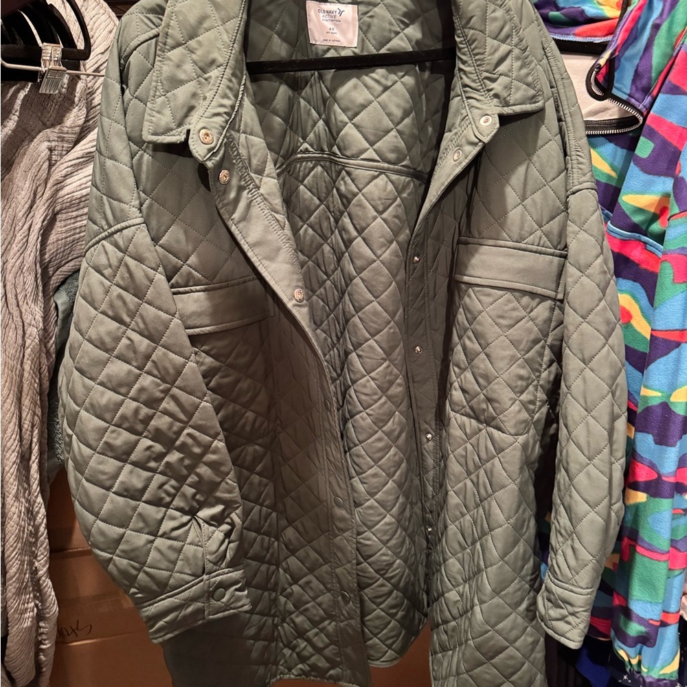 Old Navy Active Quilted Jacket in Sage Green